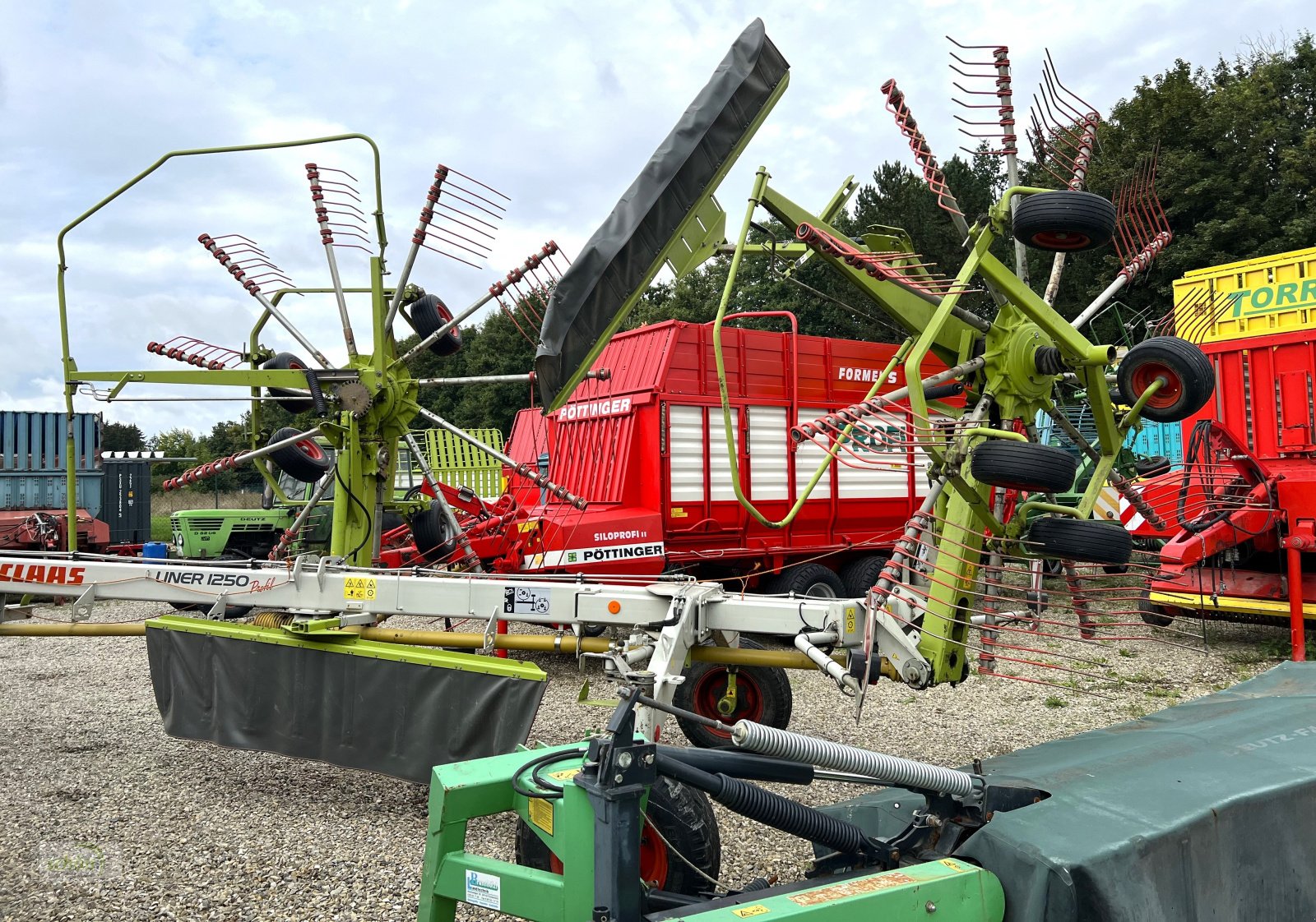 Schwader typu CLAAS Liner 1250 Profil mit Nachtschwad-Funktion und zweitem Schwadtuch - Seitenschwader, Gebrauchtmaschine v Burgrieden (Obrázok 11)