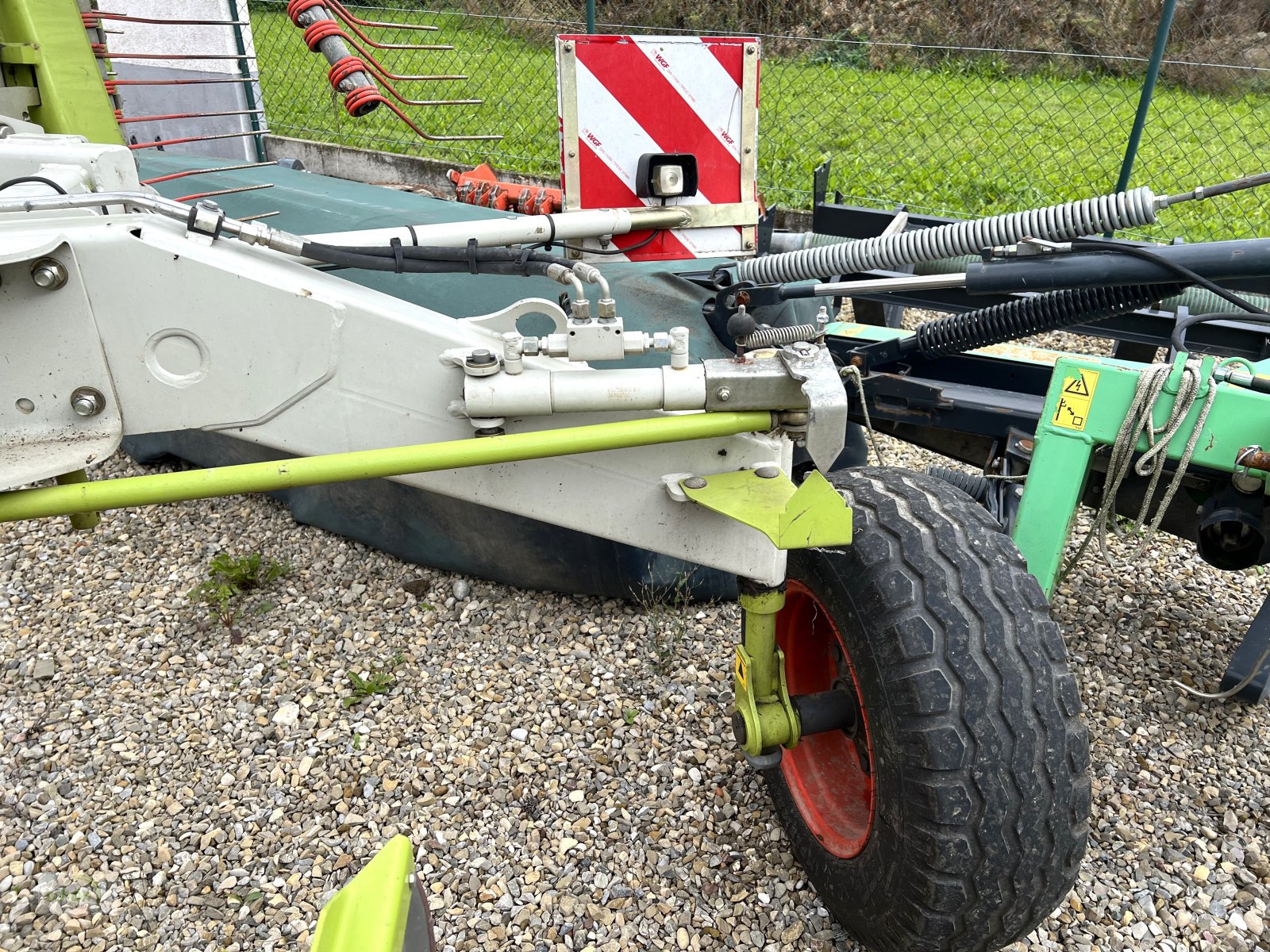 Schwader des Typs CLAAS Liner 1250 Profil mit Nachtschwad-Funktion und zweitem Schwadtuch - Seitenschwader, Gebrauchtmaschine in Burgrieden (Bild 19)