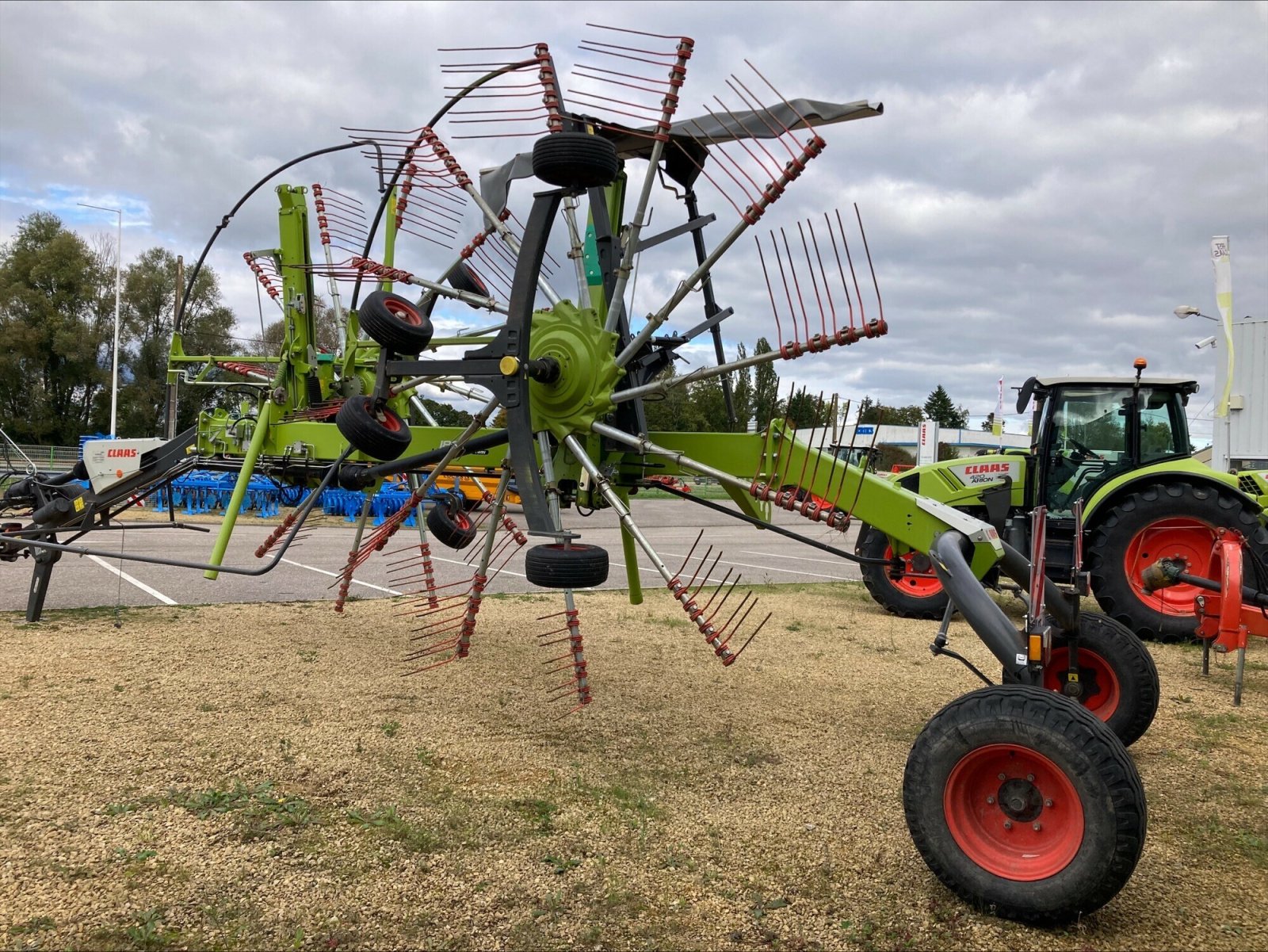 Schwader del tipo CLAAS LINER 1800 TWIN, Gebrauchtmaschine In CHEMINOT (Immagine 4)