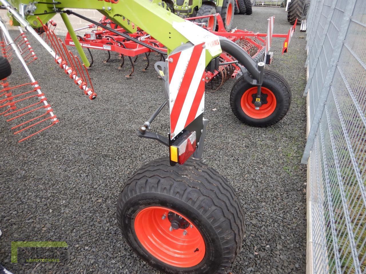 Schwader du type CLAAS LINER 1800 TWIN, Neumaschine en Homberg (Ohm) - Maulbach (Photo 3)