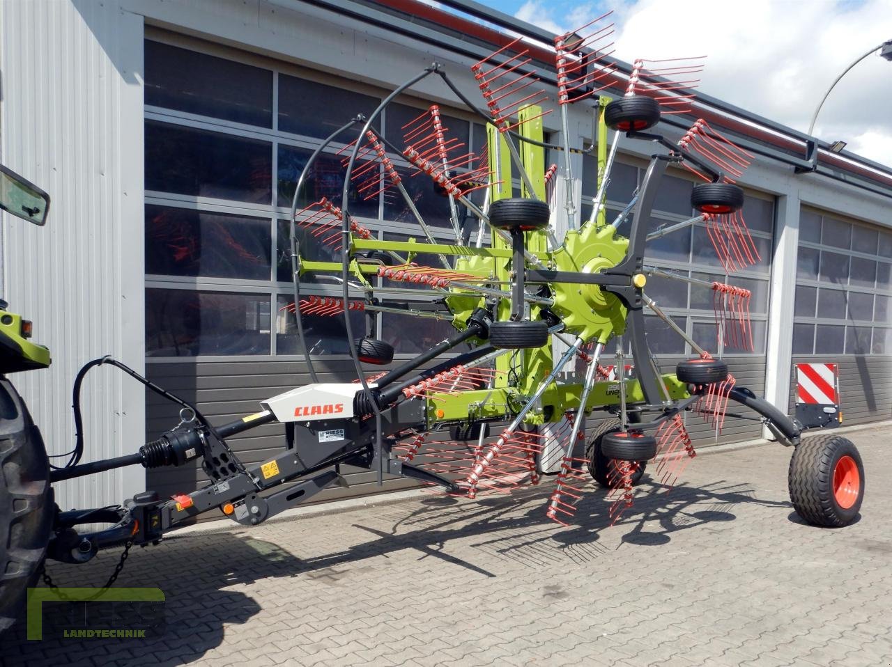 Schwader des Typs CLAAS LINER 2900 TREND 6-Rad Radgewichte, Neumaschine in Homberg (Ohm) - Maulbach (Bild 1)