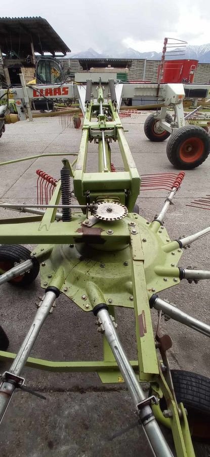 Schwader des Typs CLAAS Liner 3000, Gebrauchtmaschine in Villach/Zauchen (Bild 3)