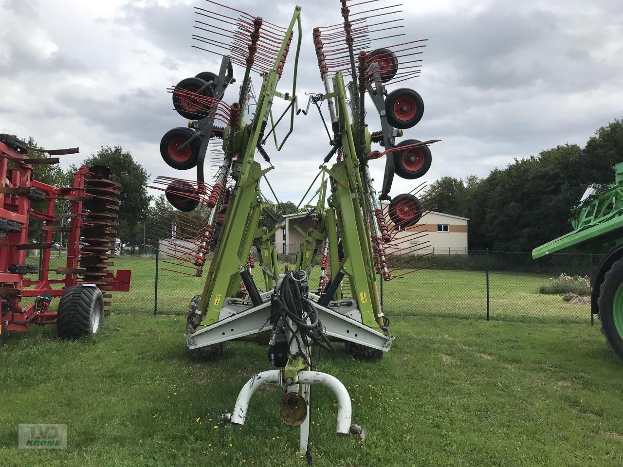 Schwader des Typs CLAAS Liner 3500, Gebrauchtmaschine in Alt-Mölln (Bild 2)