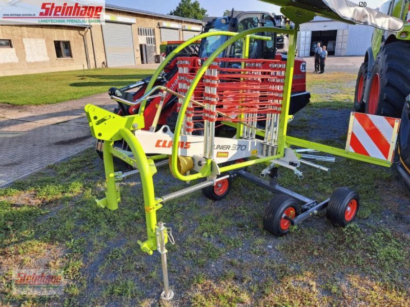 Schwader of the type CLAAS Liner 370, Neumaschine in Rollwitz (Picture 1)