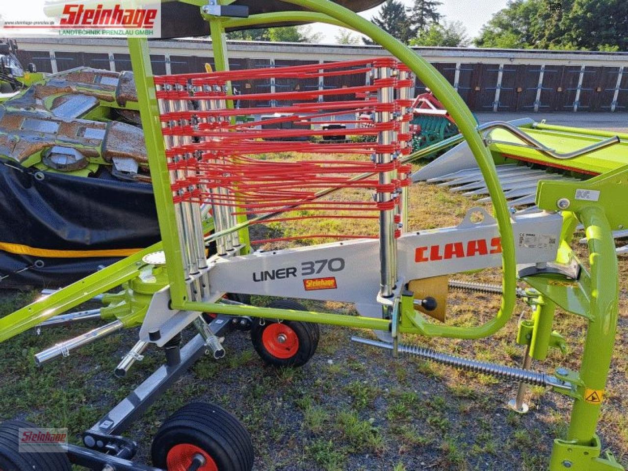 Schwader del tipo CLAAS Liner 370, Neumaschine In Rollwitz (Immagine 3)