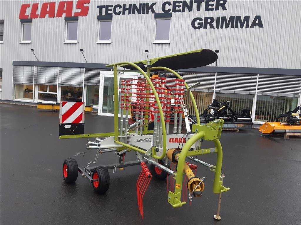 Schwader des Typs CLAAS Liner 420, Neumaschine in Grimma (Bild 1)