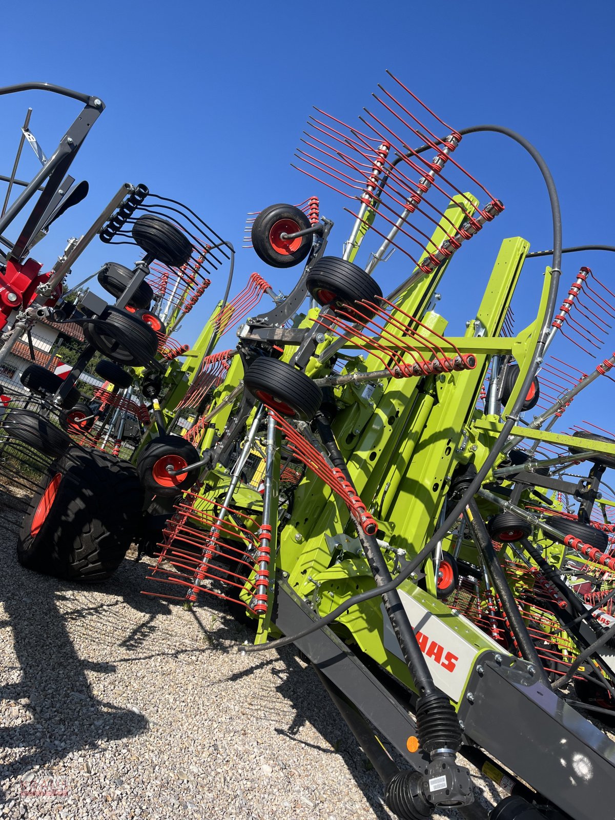 Schwader of the type CLAAS Liner 4700 Trend  &  Buesiss, Neumaschine in Geiersthal (Picture 2)