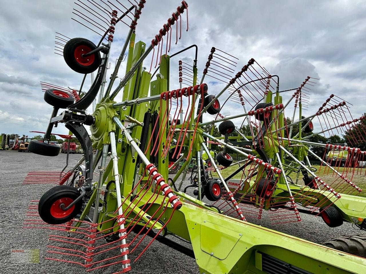 Schwader of the type CLAAS LINER 4800 TREND, NEU !, Neumaschine in Westerstede (Picture 9)