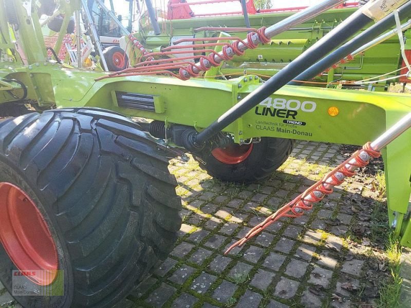 Schwader des Typs CLAAS LINER 4800 TREND, Neumaschine in Wülfershausen a.d.Saale (Bild 6)