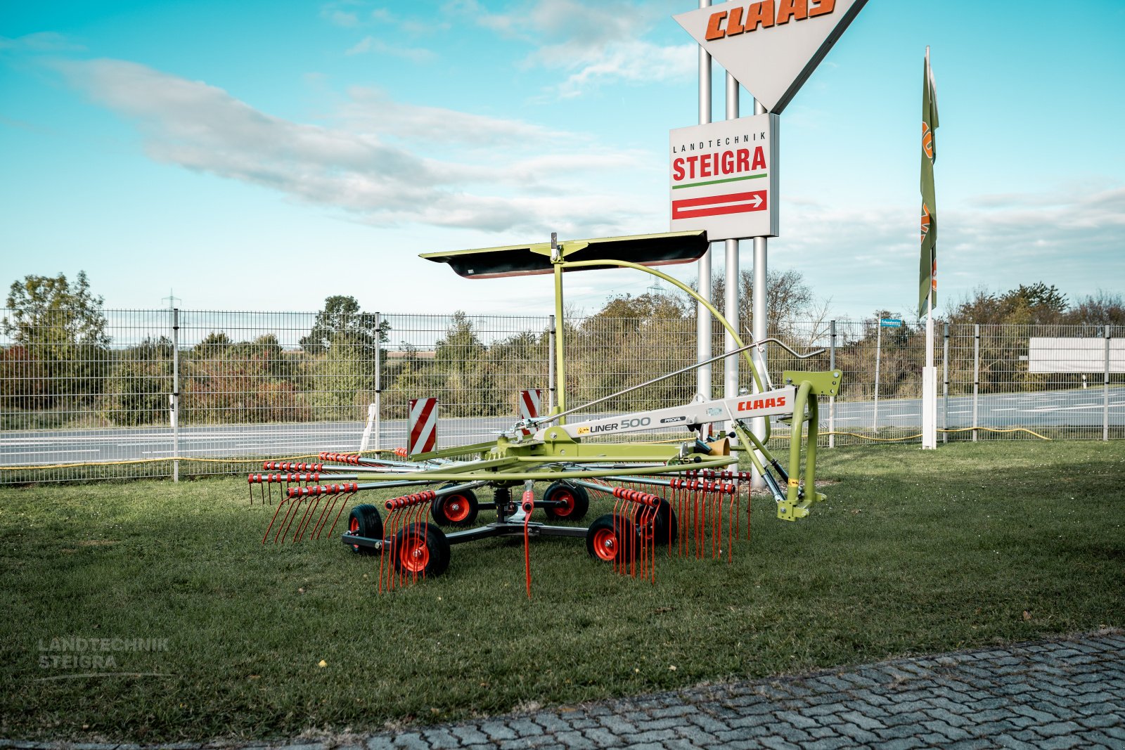 Schwader of the type CLAAS Liner 500, Neumaschine in Steigra (Picture 1)