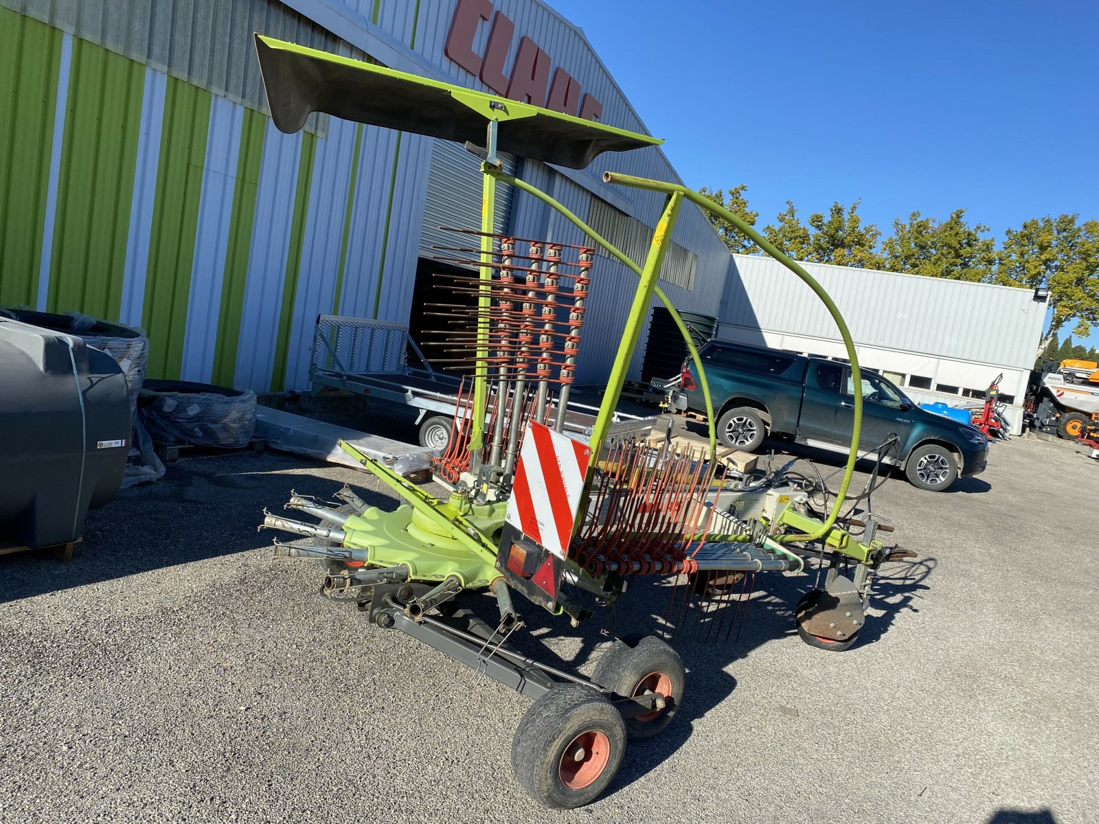 Schwader van het type CLAAS LINER 550 T, Gebrauchtmaschine in SAINT ANDIOL (Foto 4)