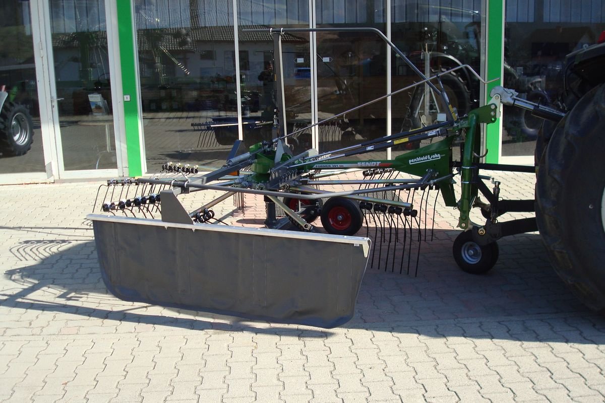 Schwader of the type Fendt Former 391 DN, Neumaschine in Judenburg (Picture 1)