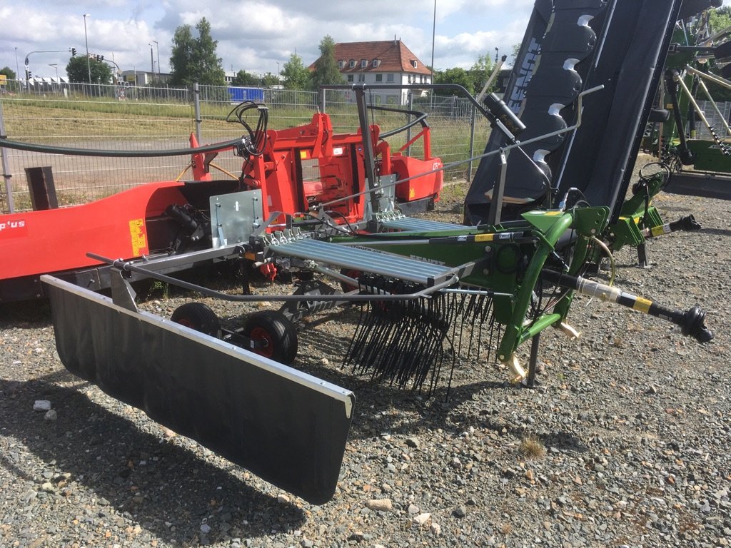 Schwader des Typs Fendt Former 426 DN, Neumaschine in Korbach (Bild 2)