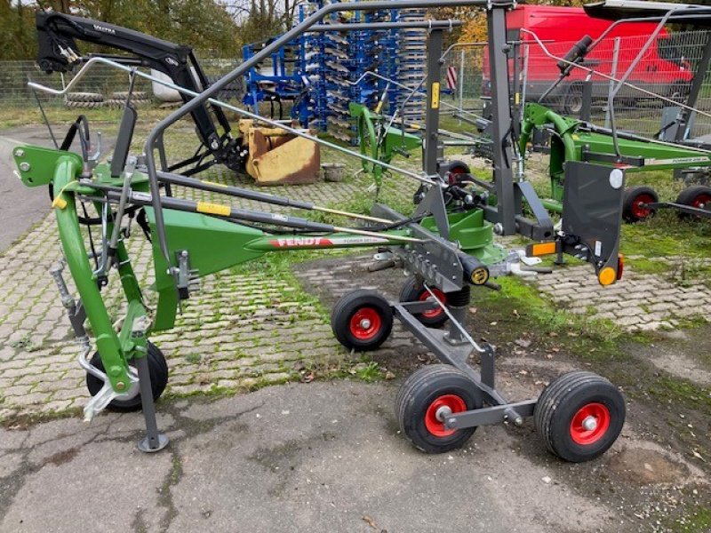 Schwader des Typs Fendt Former 456 DN, Neumaschine in Hofgeismar (Bild 1)