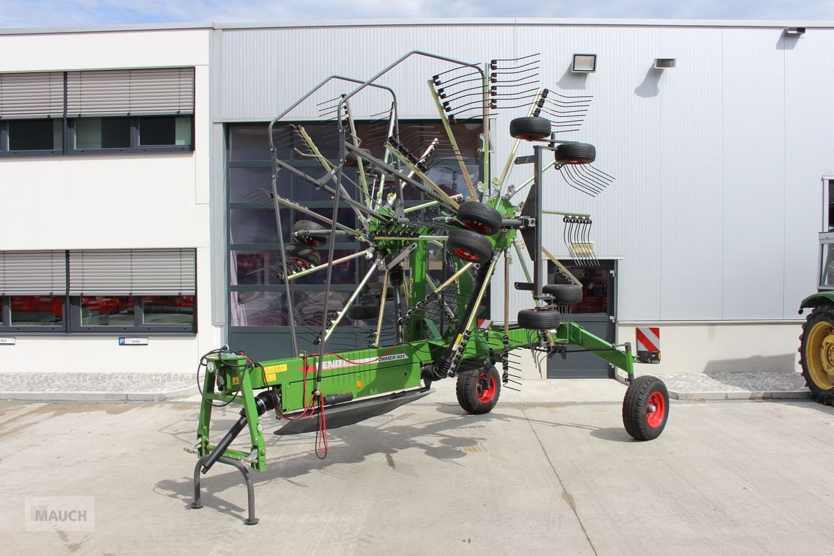 Schwader del tipo Fendt Former 801, Neumaschine en Burgkirchen (Imagen 1)