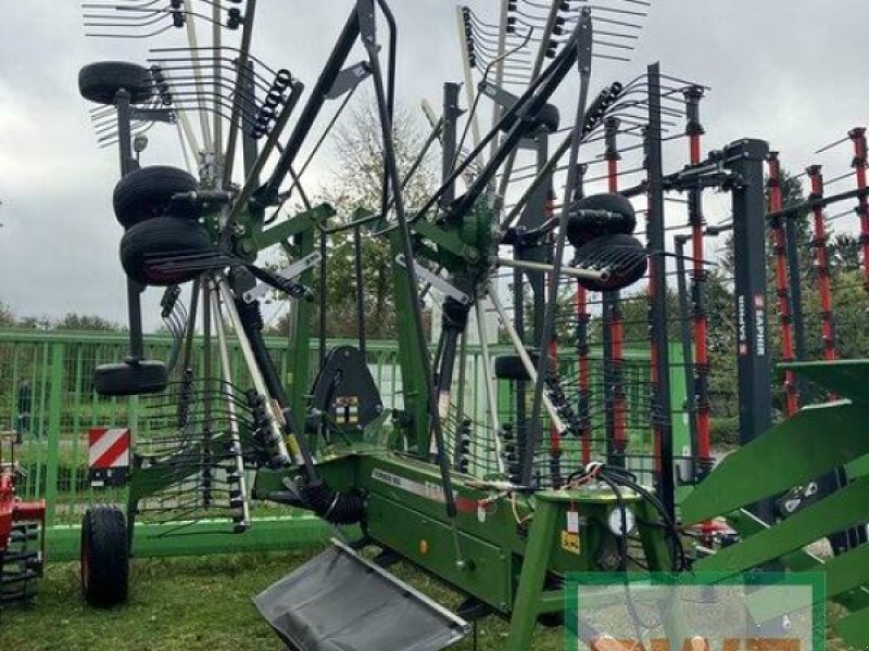 Schwader des Typs Fendt Former 880 DN Schwader, Ausstellungsmaschine in Rommerskirchen (Bild 1)