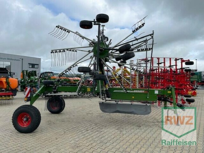 Schwader van het type Fendt Former 880 Mittelschwade, Neumaschine in Wölfersheim-Berstadt (Foto 1)