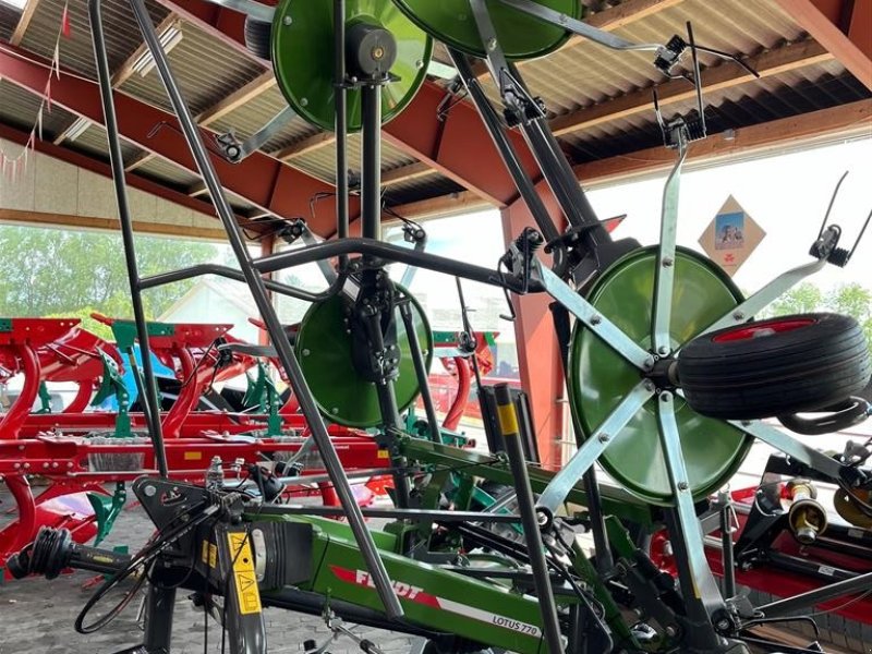 Schwader of the type Fendt Lotus 770 Fabriksny "Overgemt", Gebrauchtmaschine in Støvring