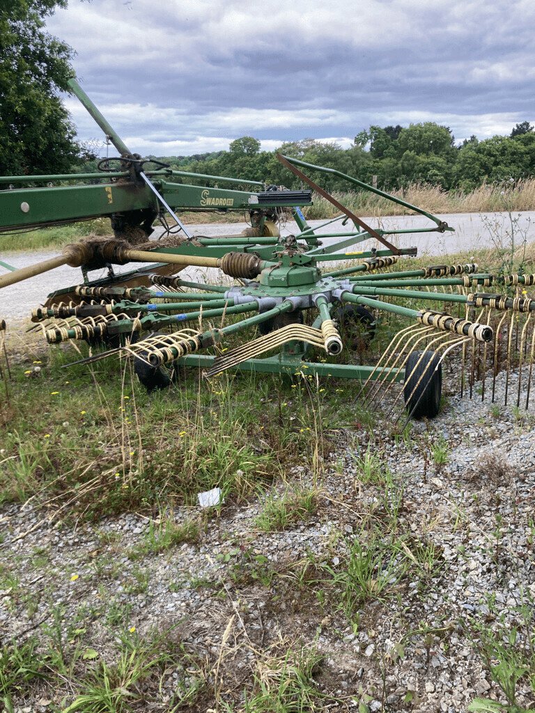 Schwader des Typs Krone ANDAINEUR SWADRO 810, Gebrauchtmaschine in PONTIVY (Bild 4)