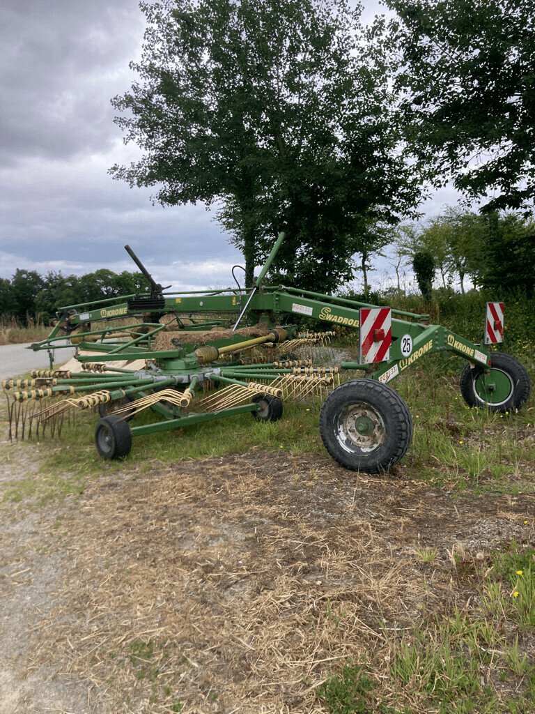 Schwader des Typs Krone ANDAINEUR SWADRO 810, Gebrauchtmaschine in PONTIVY (Bild 5)