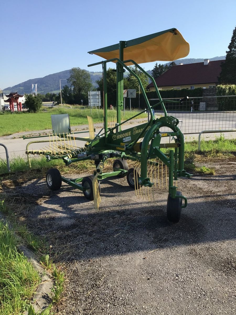 Schwader van het type Krone Swadro 38, Neumaschine in Micheldorf / OÖ (Foto 1)