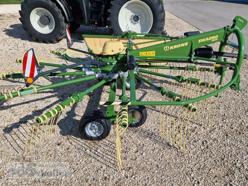 Schwader del tipo Krone Swadro 420, Neumaschine en Monheim