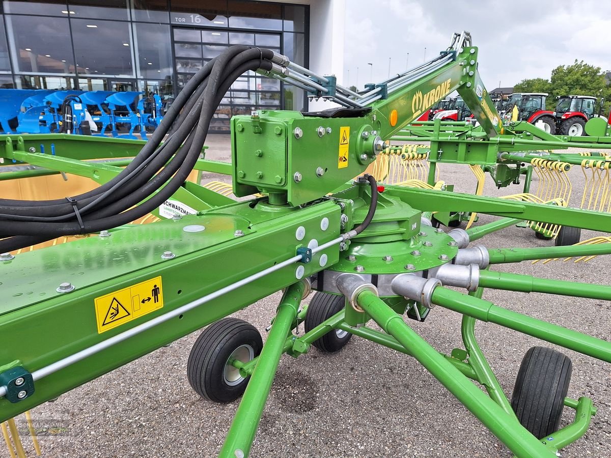 Schwader van het type Krone Swadro 710/26, Neumaschine in Gampern (Foto 10)