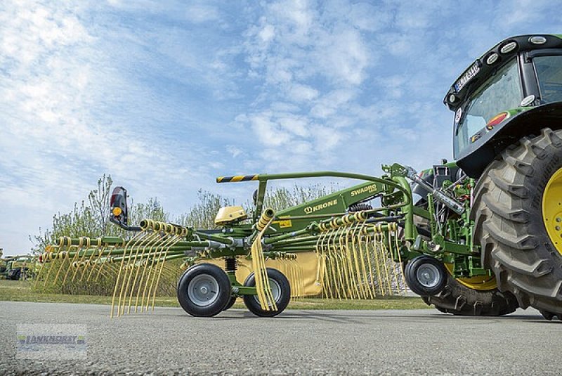 Schwader des Typs Krone SWADRO S 380, Neumaschine in Aurich (Bild 6)