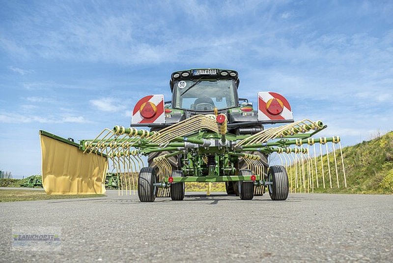 Schwader des Typs Krone SWADRO S 380, Neumaschine in Aurich (Bild 8)