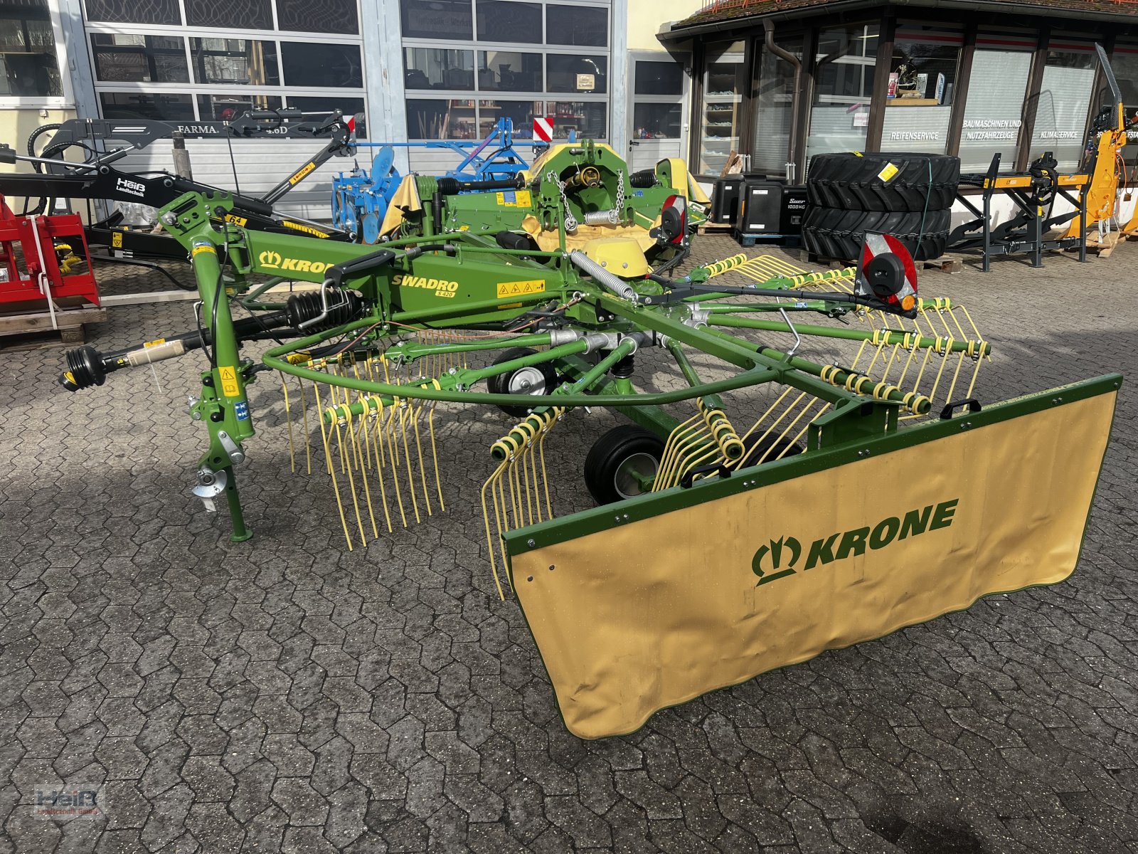 Schwader del tipo Krone Swadro S 420, Neumaschine In Merkendorf (Immagine 2)