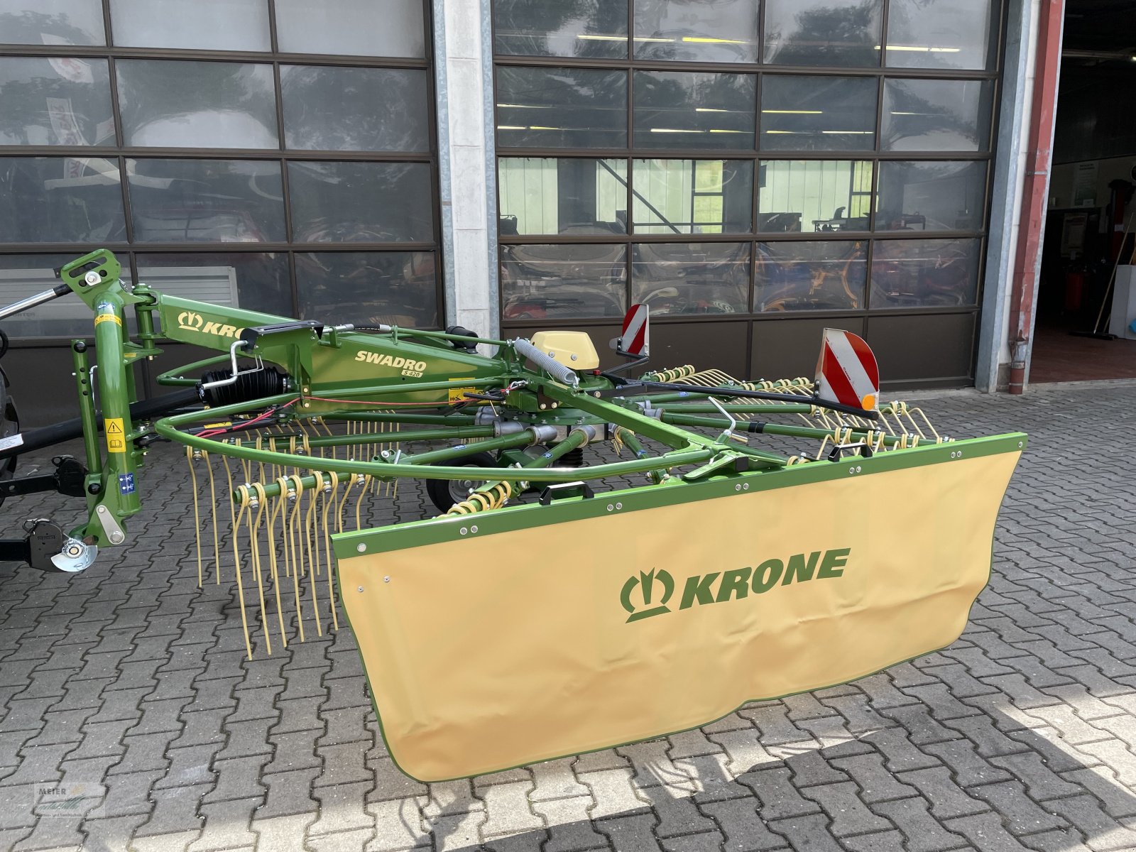 Schwader typu Krone Swadro S 420, Neumaschine v Hersbruck (Obrázek 1)