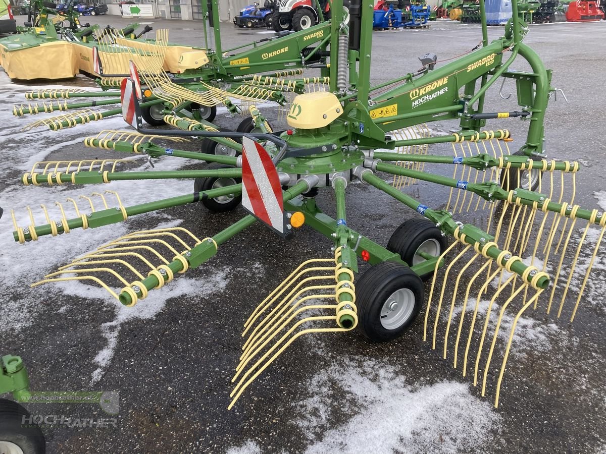 Schwader des Typs Krone Swadro S 420, Neumaschine in Kronstorf (Bild 5)