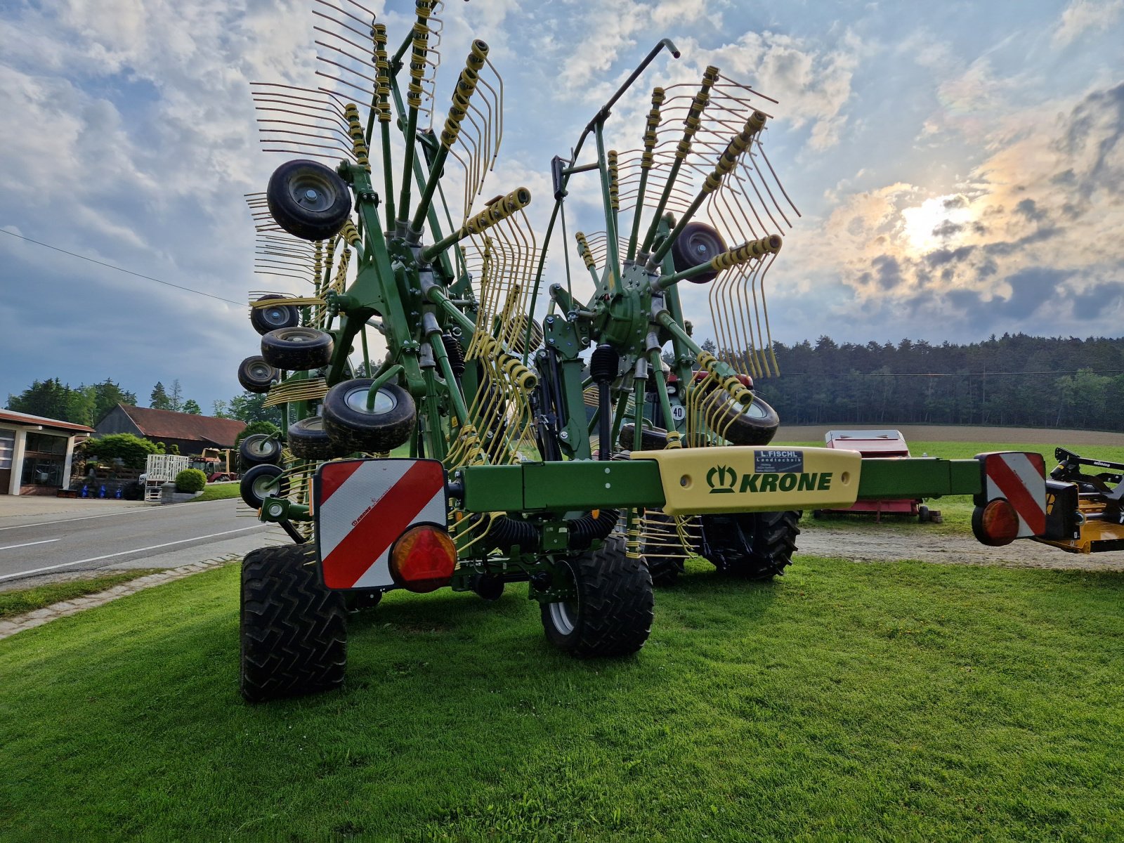 Schwader des Typs Krone Swadro TC 1250 Vorführmaschine, Neumaschine in Viechtach (Bild 3)