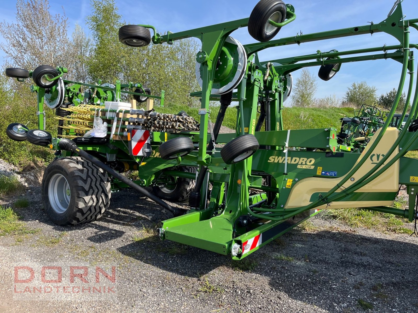 Schwader van het type Krone Swadro TC 1370, Neumaschine in Bruckberg (Foto 1)