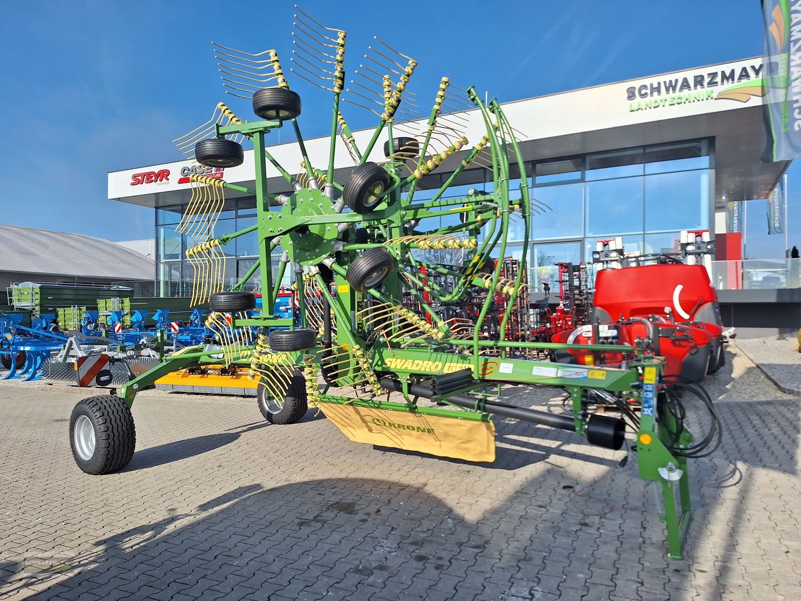 Schwader des Typs Krone Swadro TC 760 Plus, Neumaschine in Aurolzmünster (Bild 1)