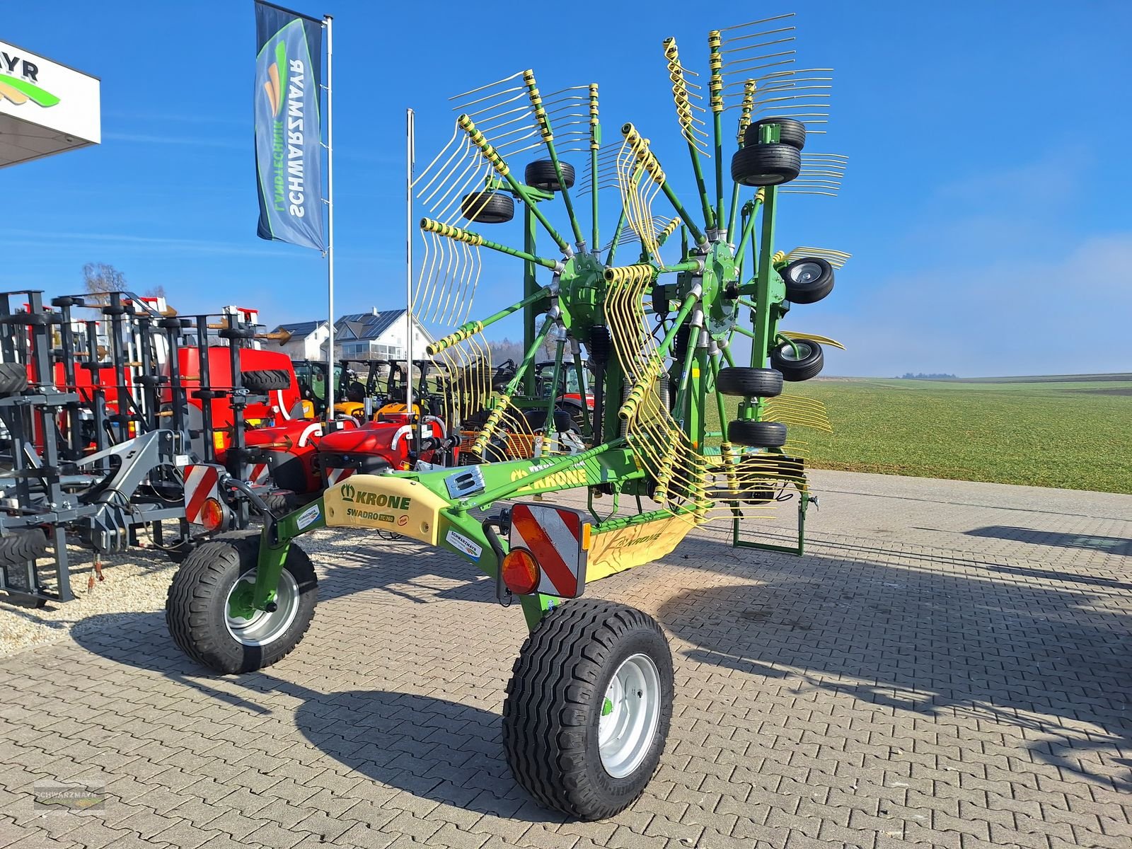 Schwader des Typs Krone Swadro TC 760 Plus, Neumaschine in Aurolzmünster (Bild 3)