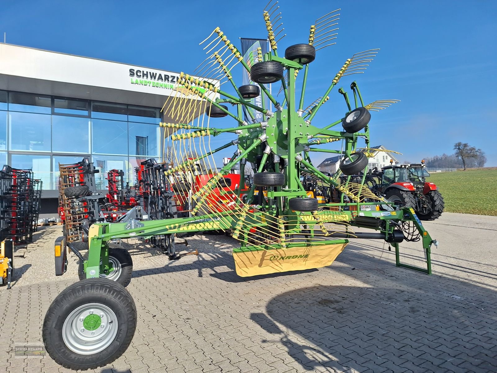 Schwader des Typs Krone Swadro TC 760 Plus, Neumaschine in Aurolzmünster (Bild 2)