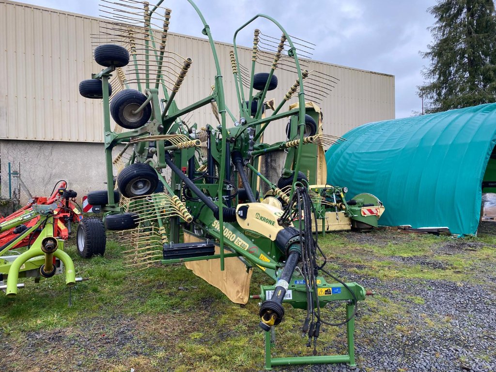 Schwader des Typs Krone SWADRO TC 880 +, Gebrauchtmaschine in MAURIAC (Bild 2)