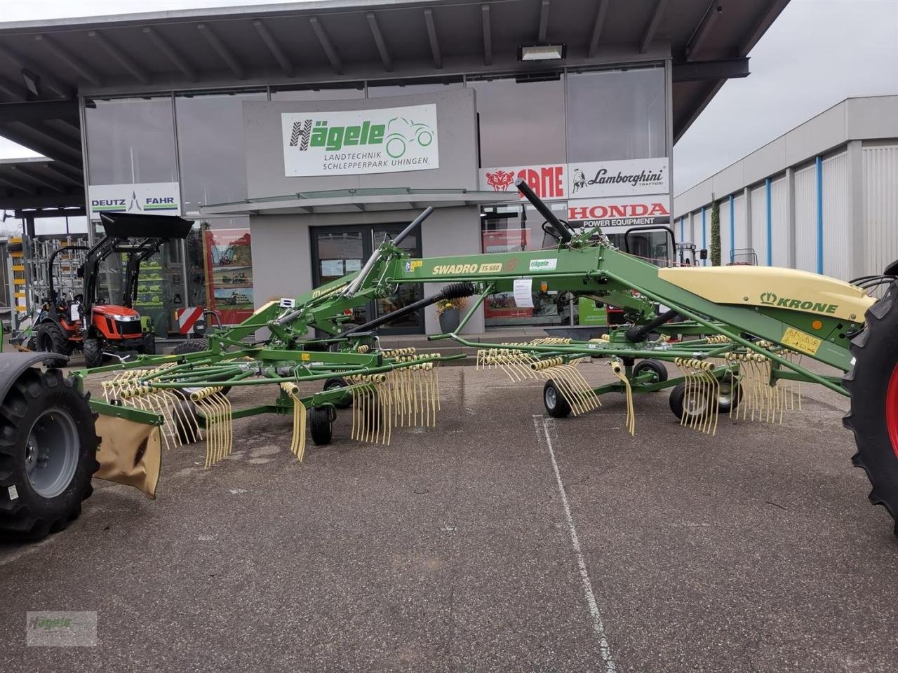 Schwader des Typs Krone SWADRO TS 680 TWIN, Neumaschine in Uhingen (Bild 2)