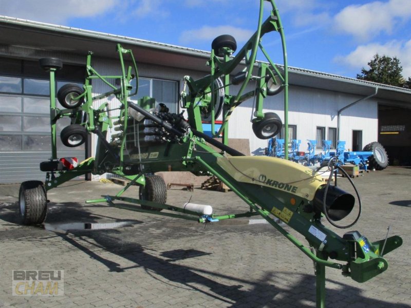 Schwader des Typs Krone Swadro TS 680, Neumaschine in Cham (Bild 1)