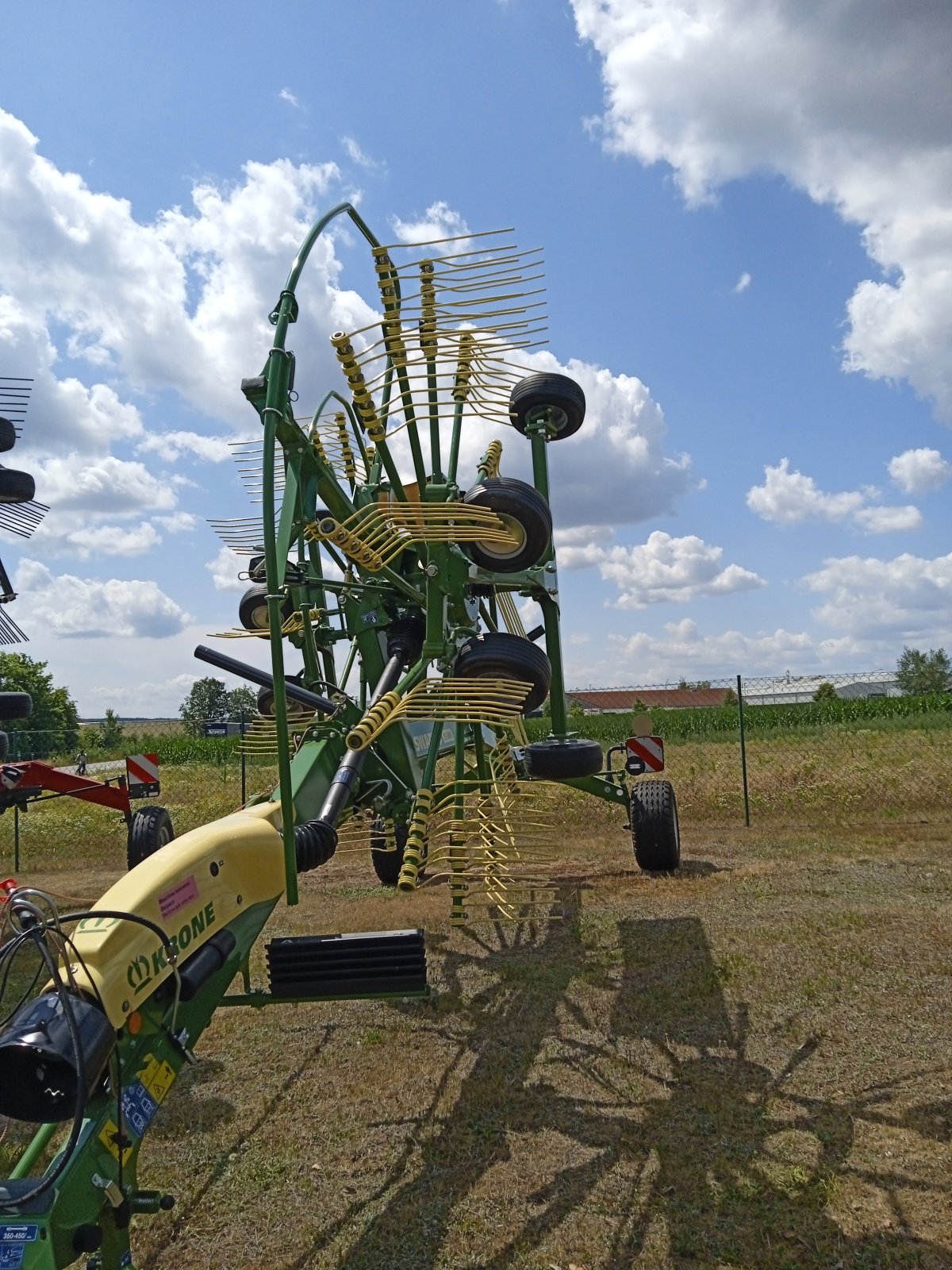 Schwader van het type Krone Swadro TS 680, Neumaschine in Nittenau (Foto 3)