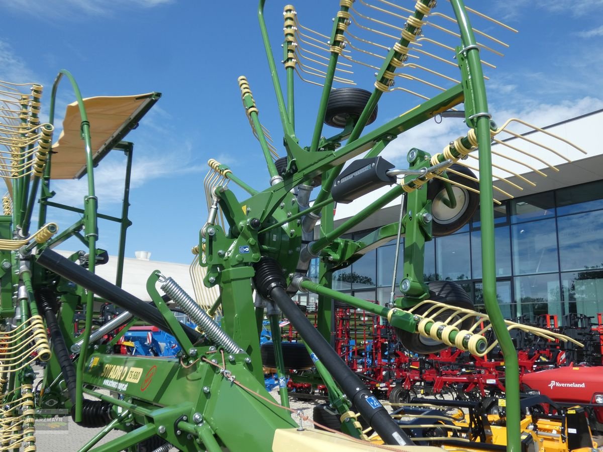 Schwader van het type Krone Swadro TS 680, Neumaschine in Gampern (Foto 10)