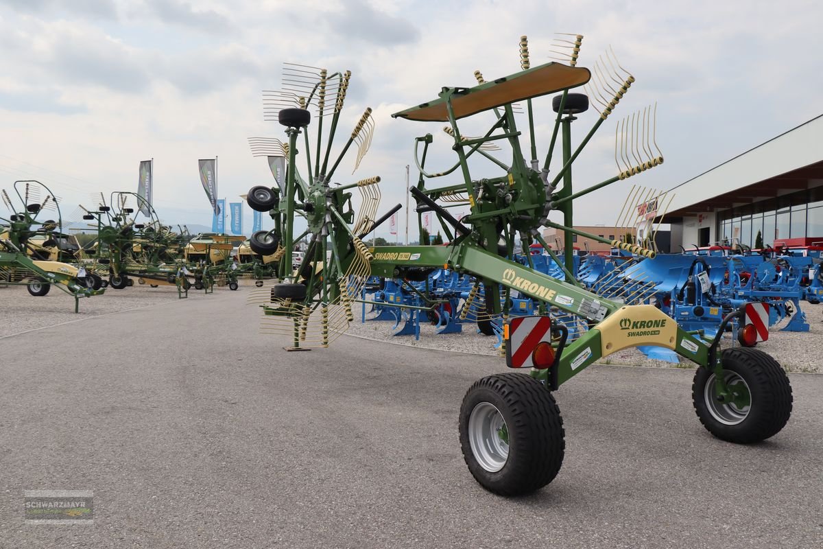 Schwader of the type Krone Swadro TS 740 Klappzinken, Neumaschine in Gampern (Picture 4)