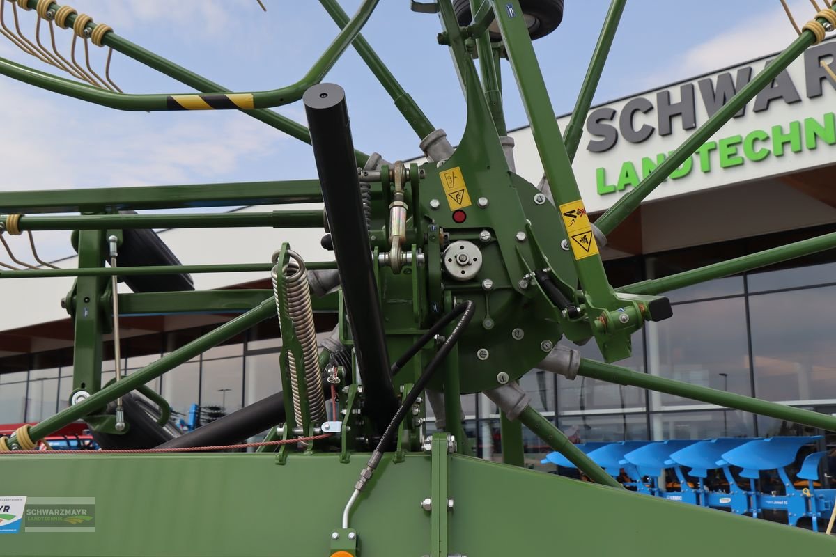 Schwader of the type Krone Swadro TS 740 Klappzinken, Neumaschine in Gampern (Picture 9)