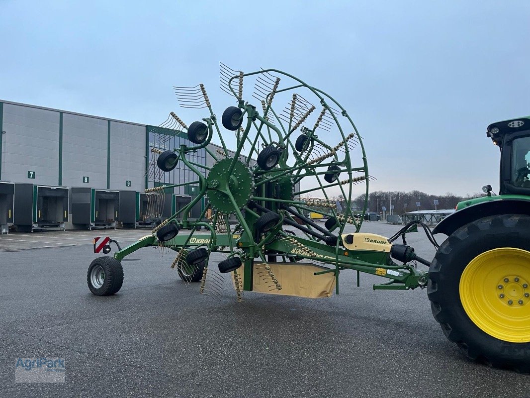 Schwader des Typs Krone TC 1000 Plus, Neumaschine in Kirchdorf (Bild 1)