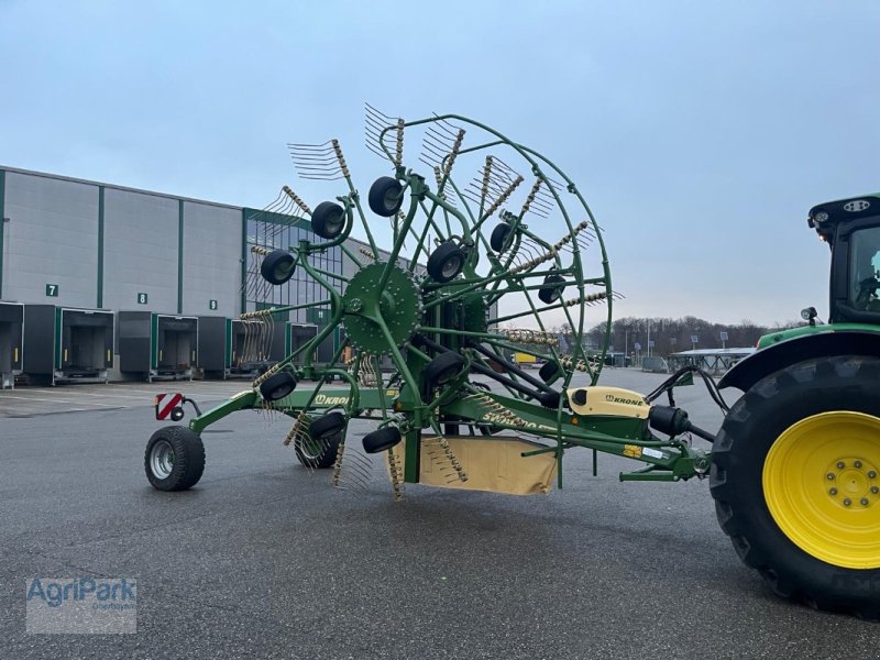 Schwader des Typs Krone TC 1000 Plus, Neumaschine in Kirchdorf