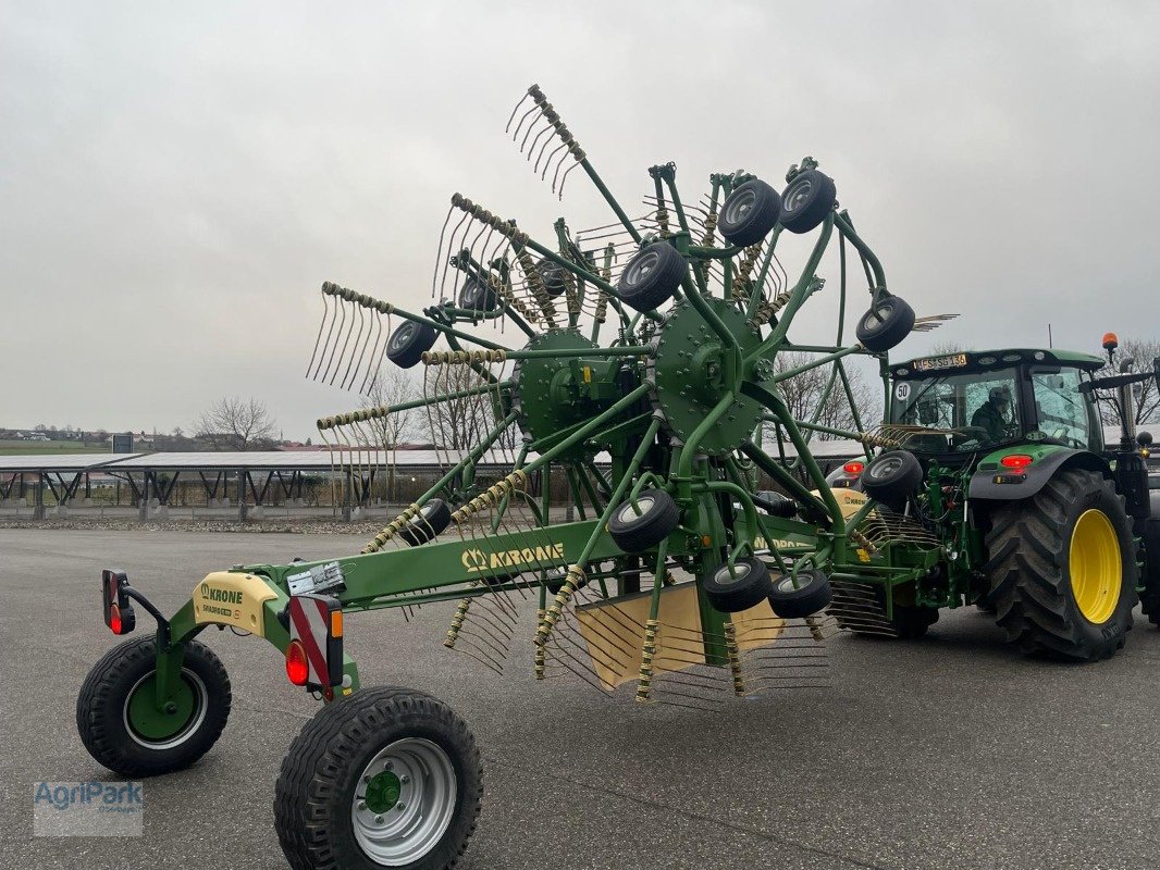 Schwader des Typs Krone TC 1000 Plus, Neumaschine in Kirchdorf (Bild 3)