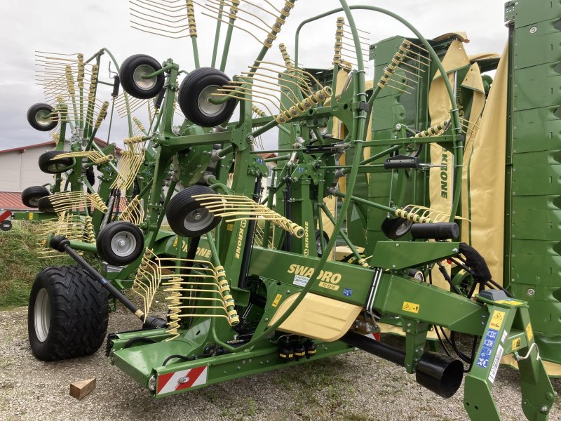 Schwader van het type Krone TC 1250, Neumaschine in Tuntenhausen (Foto 1)