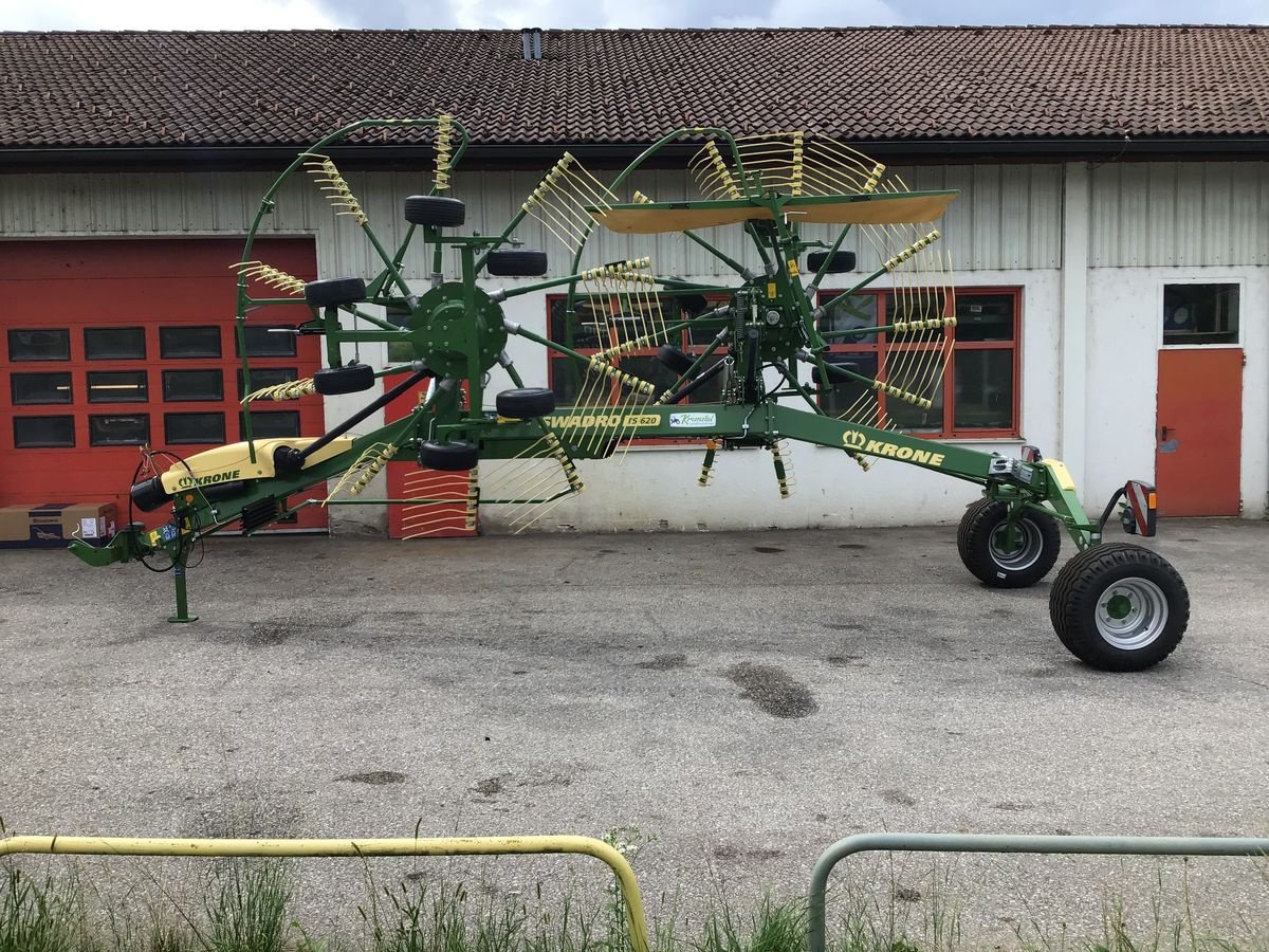 Schwader van het type Krone TS 620, Neumaschine in Micheldorf / OÖ (Foto 1)