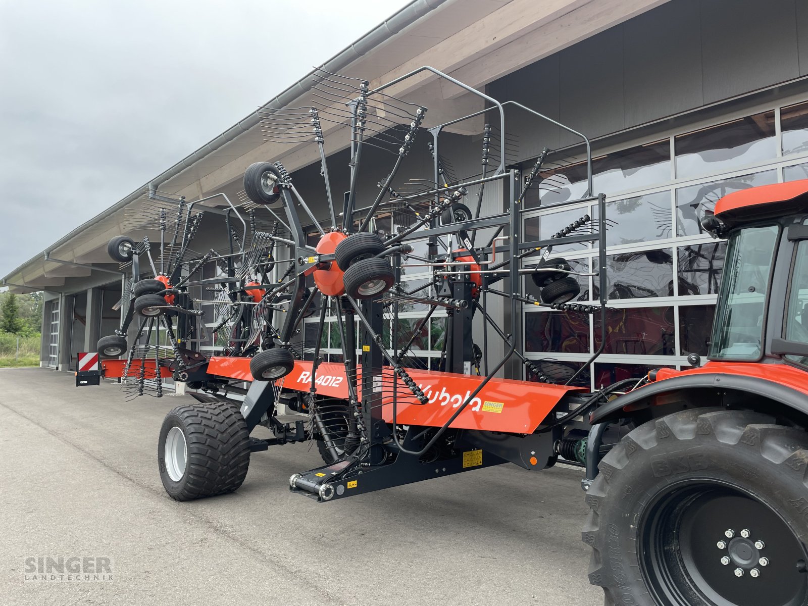 Schwader van het type Kubota RA 4012 Andex 1254 - Rad 710/22,5" + Einzelaushub, Neumaschine in Ebenhofen (Foto 2)